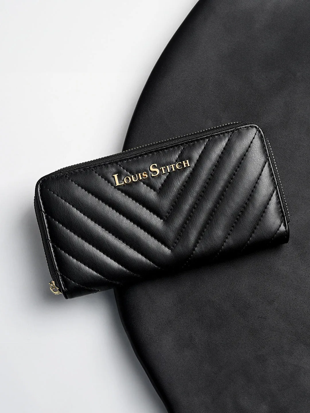 Stylish Black Clutch Hand Purse for Women with Zipper Closure